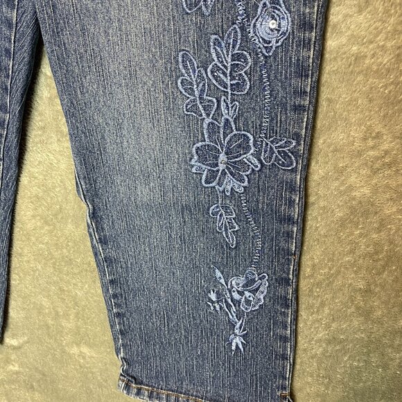 Women 90s Y2K Boho Vintage Wash Embroidered Floral Mid Rise Pedal Pusher Jeans 6 - Picture 6 of 12